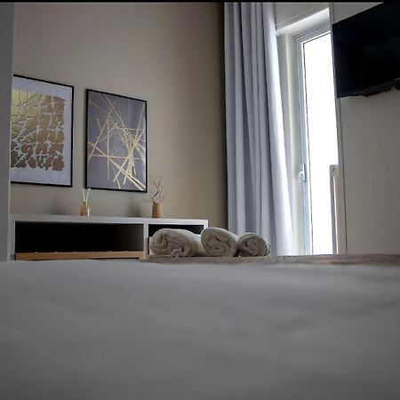 Fd Apartments - Zoe Prestigioso Appartamento Vicino Alla Stazione E Al Centro Монополи Экстерьер фото