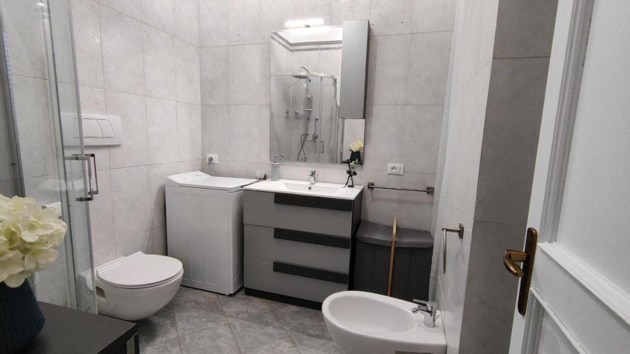 Fd Apartments - Zoe Prestigioso Appartamento Vicino Alla Stazione E Al Centro Монополи Экстерьер фото